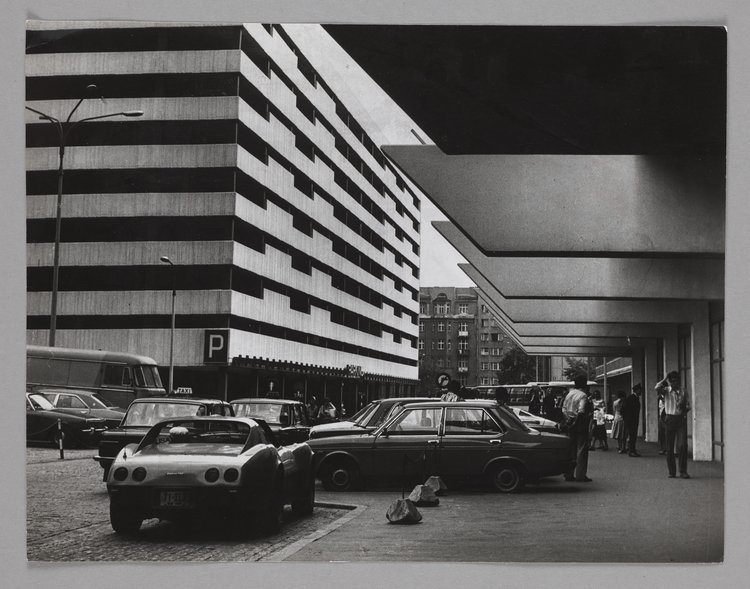 Parkingowa Street and the rear of Hotel Forum