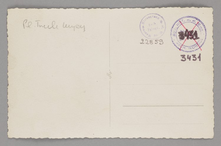 Tymczasowy cmentarz na placu Trzech Krzyży