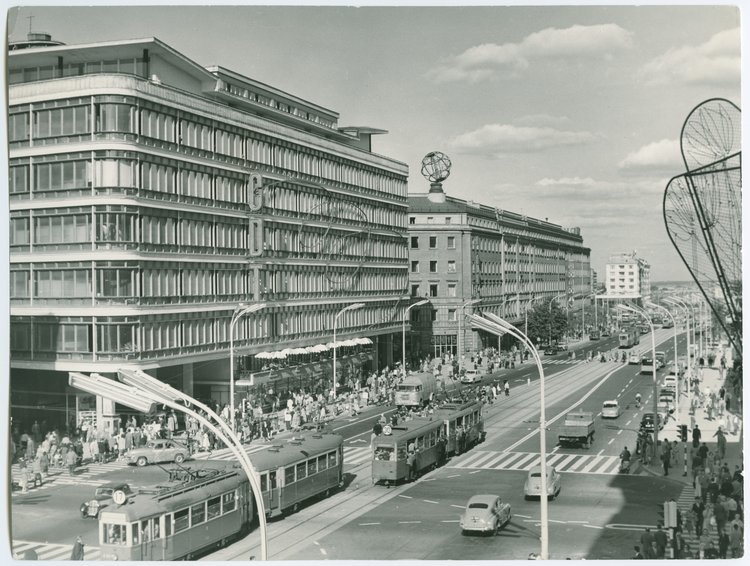 Aleje Jerozolimskie, skrzyżowanie z ulicą Kruczą