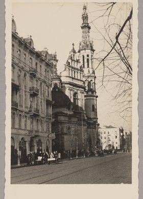 Spalony kościół Zbawiciela od strony ulicy Marszałkowskiej