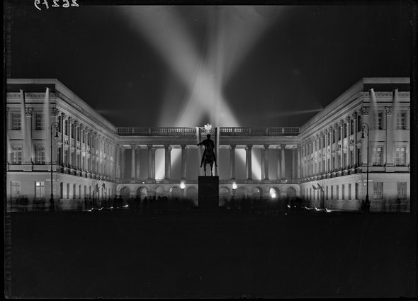Pałac Saski w nocnym oświetleniu