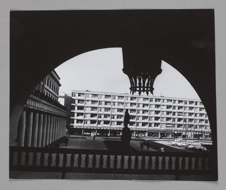 Pomnik Stanisława Moniuszki na placu Teatralnym