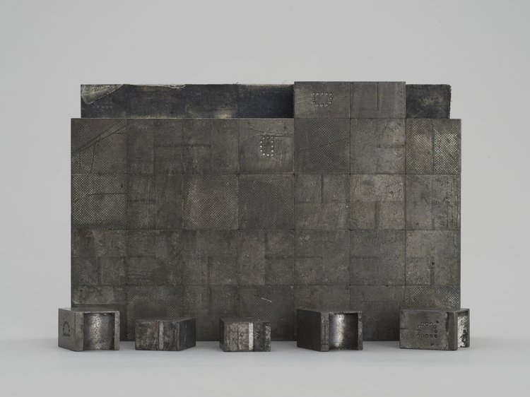 Klisza cynkograficzna z widokiem dawnej drukarni i drukarzy przy pracy