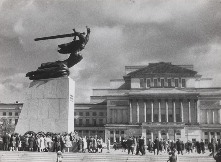 Monument to the Heroes of Warsaw (Warsaw Nike) and the Grand Theatre