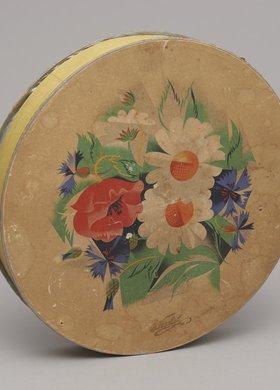 Pudełko okrągłe po czekoladkach firmy Wedel