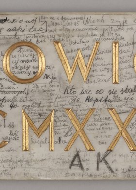 Tablica z przedwojennego Ministerstwa Sprawiedliwości z Pałacu Raczyńskich - Centralny Powstańczy Szpital Chirurgiczny nr 1 przy ulicy Długiej 7