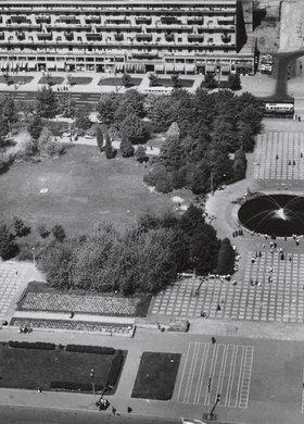 Widok z Pałacu Kultury i Nauki na park Świętokrzyski