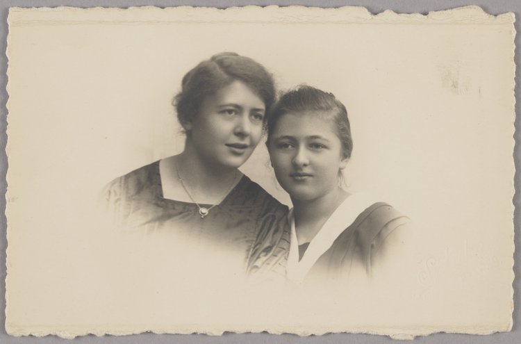 Alina Scholtz z siostrą Stanisławą
