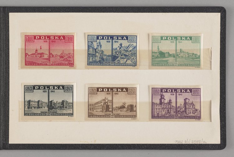 Albumik ze znaczkami pocztowymi z serii 'Warszawa oskarża'