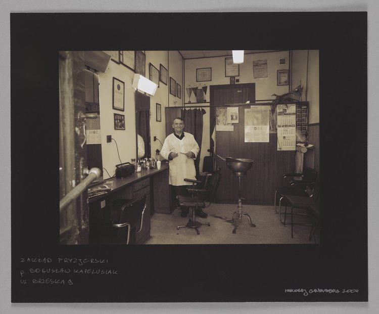 "Zakład fryzjerski, p. Bolesław Kapelusiak, ul. Brzeska 9"