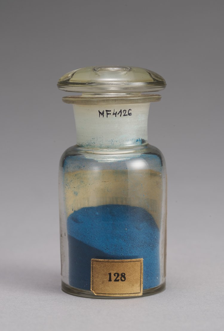 Słoik z odczynnikiem chemicznym "Cuprum aceticum cryst."