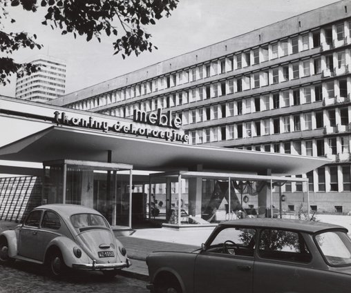 Pawilon meblowy przy ulicy Przeskok 2