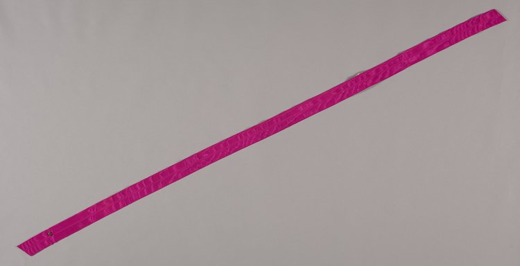 Dwie szarfy biało-amarantowe z metalową Syrenką na białej rozetce