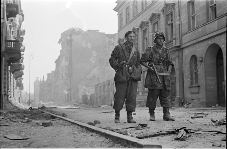 Patrol powstańczy na ulicy Jasnej