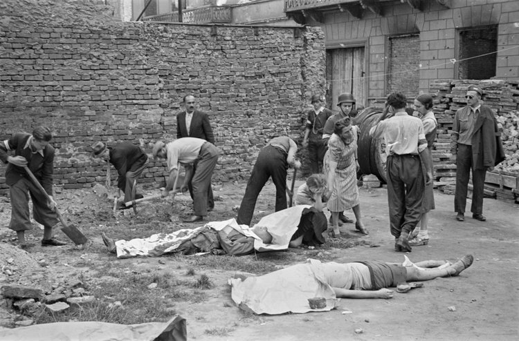 Grzebanie ofiar wybuchu pocisku granatnika