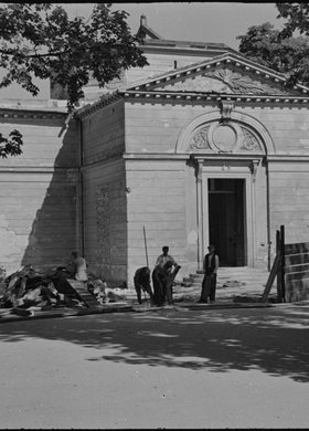 Wejście do dawnej cerkwi św. Aleksandra Newskiego przy Pałacu na Wyspie w Łazienkach