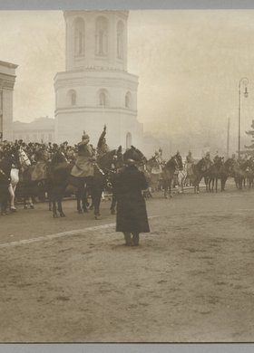 Uroczyste powitanie Legionów Polskich przez gen. von Beselera i płk.Szeptyckiego