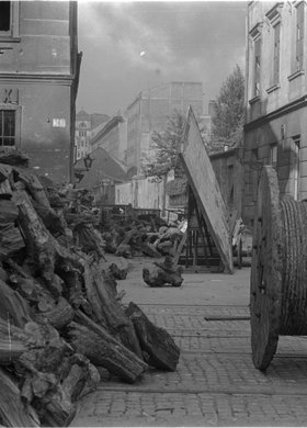 Barykada na ulicy Nowy Świat przy wylocie ulicy Wareckiej