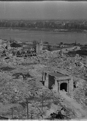 Widok z góry na ruiny Zamku Królewskiego