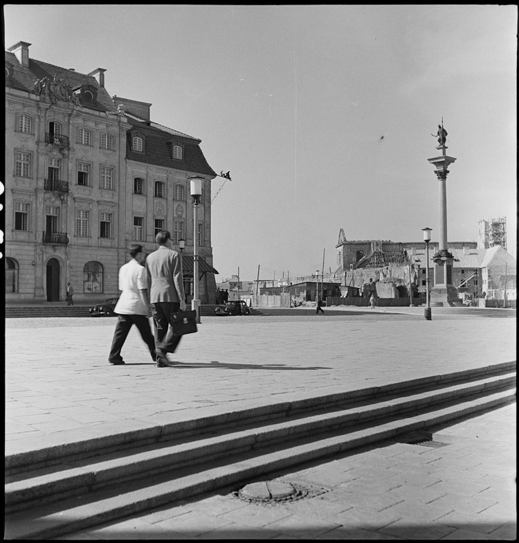 Widok na plac Zamkowy z Krakowskiego Przedmieścia