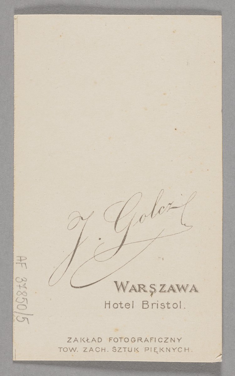 Album z fotografiami nauczycieli i uczennic pensji Antoniny Walickiej w Warszawie