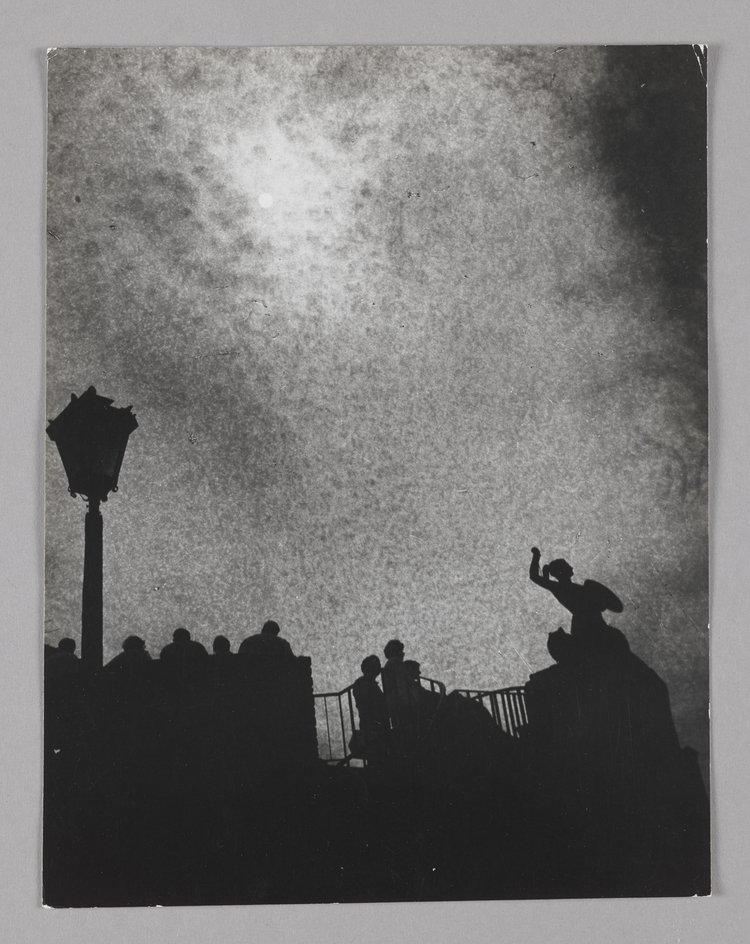 Pomnik Syreny na murach obronnych