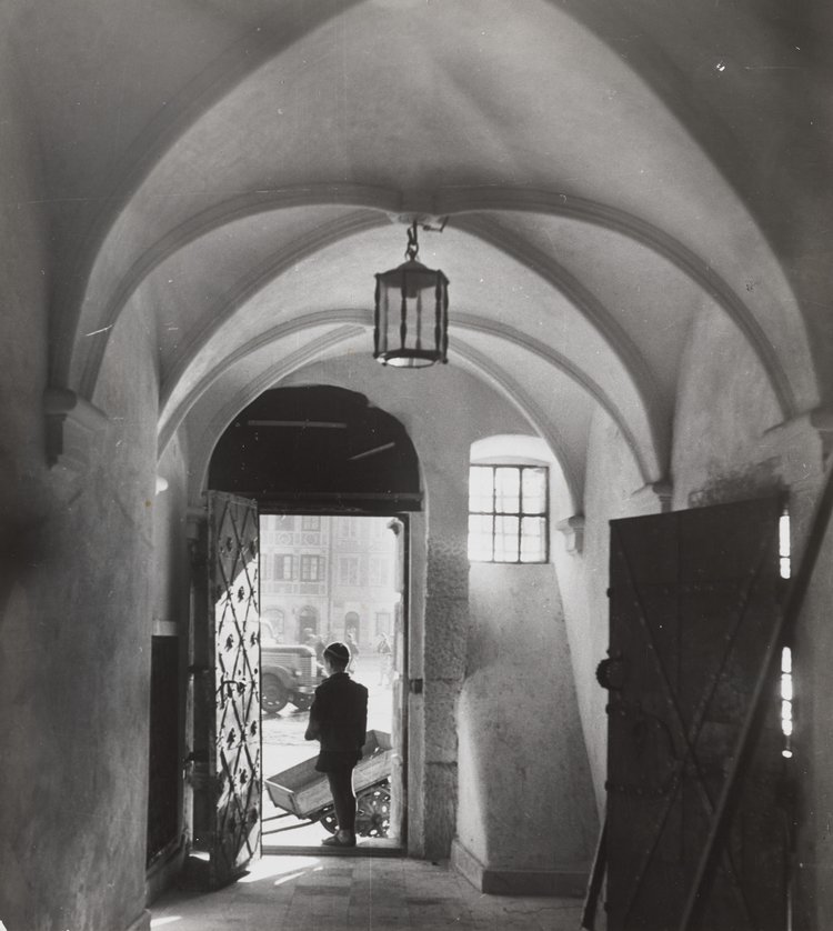 Interior of the entrance hall of the burgher house at 34 Old Town Market  Square (Dekert's Side)
