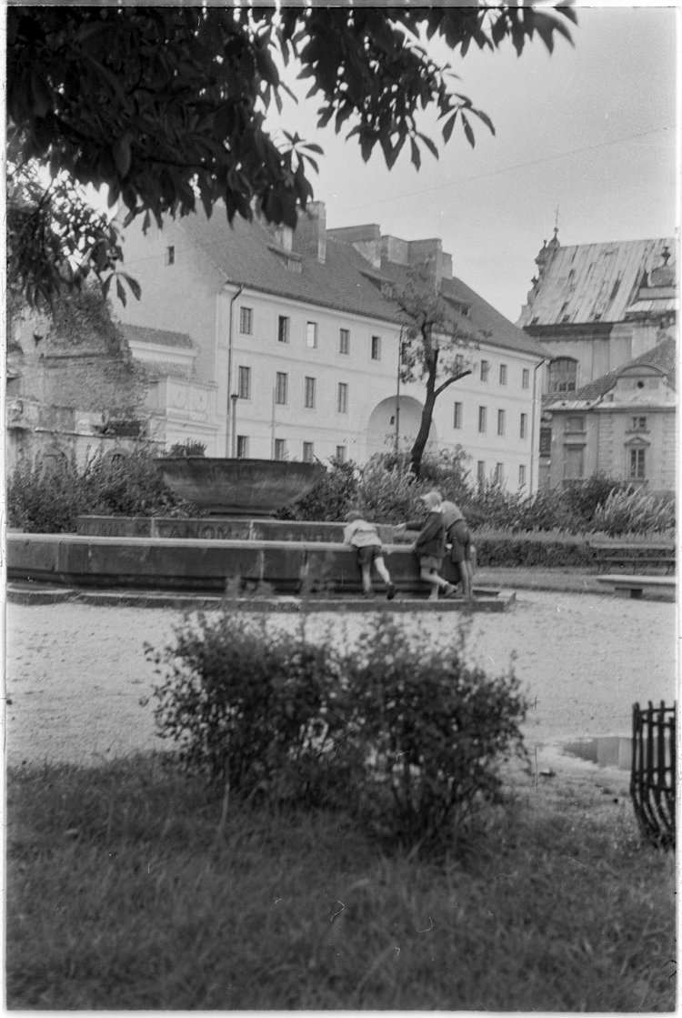 Skwer Hoovera przy Krakowskim Przedmieściu