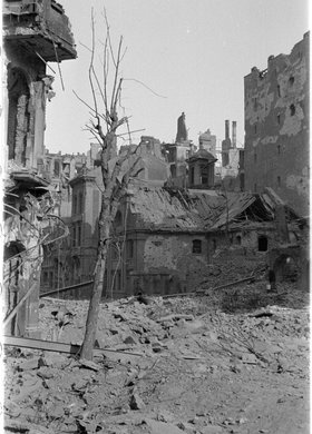 Ruiny kościoła Imienia Jezus przy ulicy Stanisława Moniuszki 3a