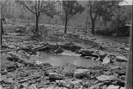 Lej po bombie na placu Dąbrowskiego