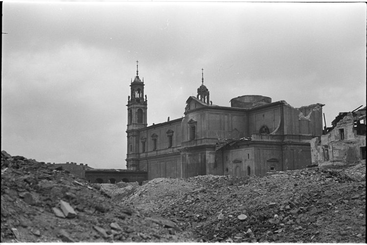 Zniszczony kościół Wszystkich Świętych