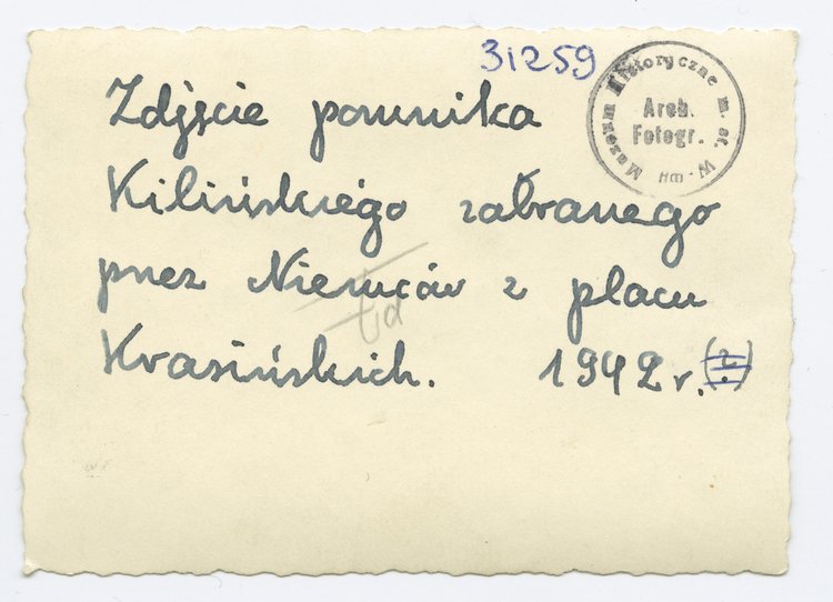 Demontaż pomnika Jana Kilińskiego na placu Krasińskich