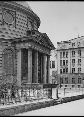 Kościół ewangelicko-augsburski i gmach Gimnazjum imienia Mikołaja Reja