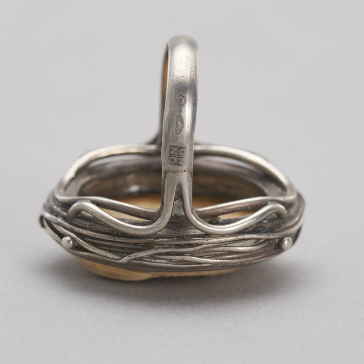 Pierścionek z kameą