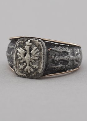 Pierścień w formie sygnetu z Orłem