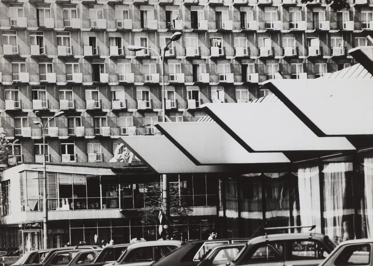 Nowogrodzka Street in front of Hotel Forum