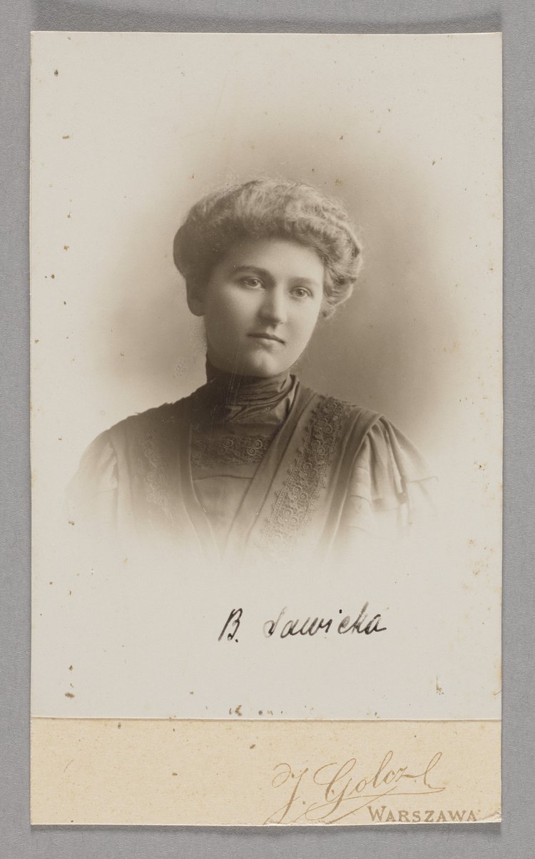 Album z fotografiami nauczycieli i uczennic pensji Antoniny Walickiej w Warszawie