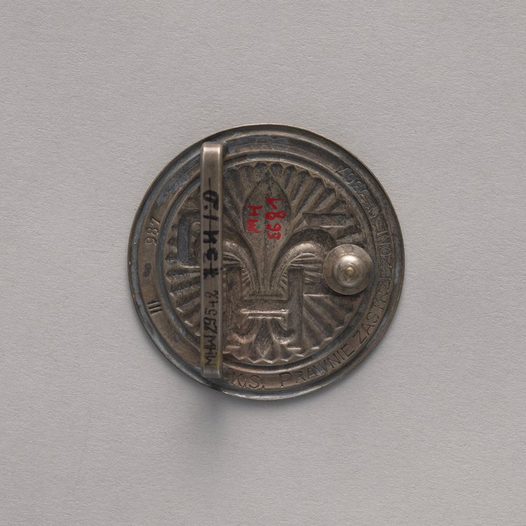 Klamra harcerska ze skrytki konspiracyjnej hm. ppor. Władysława Cieplaka, ps. Giewont