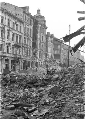 Zniszczenia zabudowy przy ulicy Marszałkowskiej