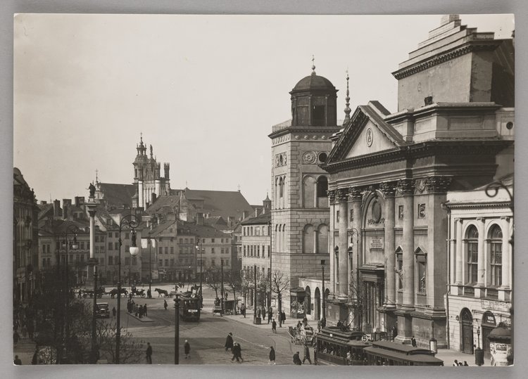 Wylot z ulicy Krakowskie Przedmieście w kierunku placu Zamkowego