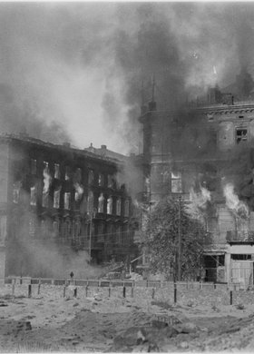 Pożar kamienic przy wylocie ulicy Wspólnej na Marszałkowską