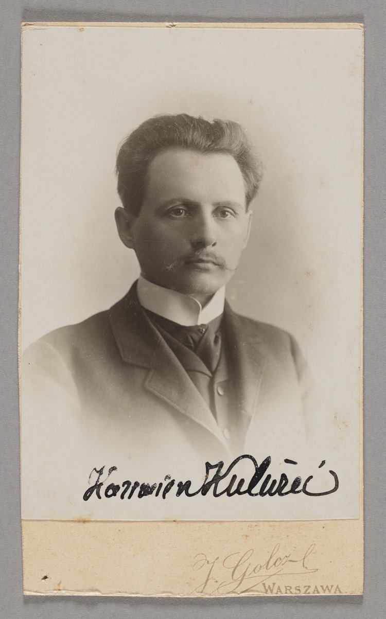 Album z fotografiami nauczycieli i uczennic pensji Antoniny Walickiej w Warszawie