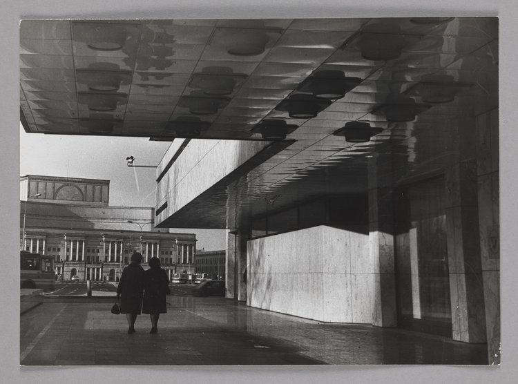 Hotel Victoria i plac Zwycięstwa (ob. marsz. Józefa Piłsudskiego)