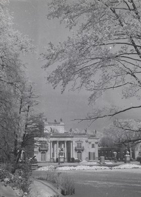 Palace on the Isle in Royal Baths Park in winter
