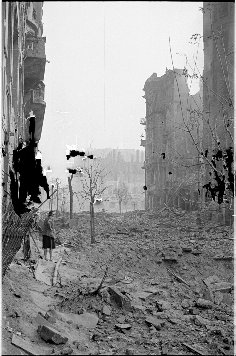 Zniszczenia zabudowy na ulicy Henryka Sienkiewicza