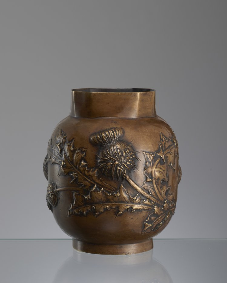 Wazon z motywem gałązki ostu