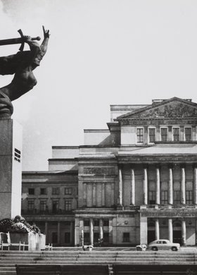 Monument to the Heroes of Warsaw (Warsaw Nike) and the Grand Theatre
