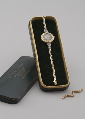 Zegarek damski w firmowym etui