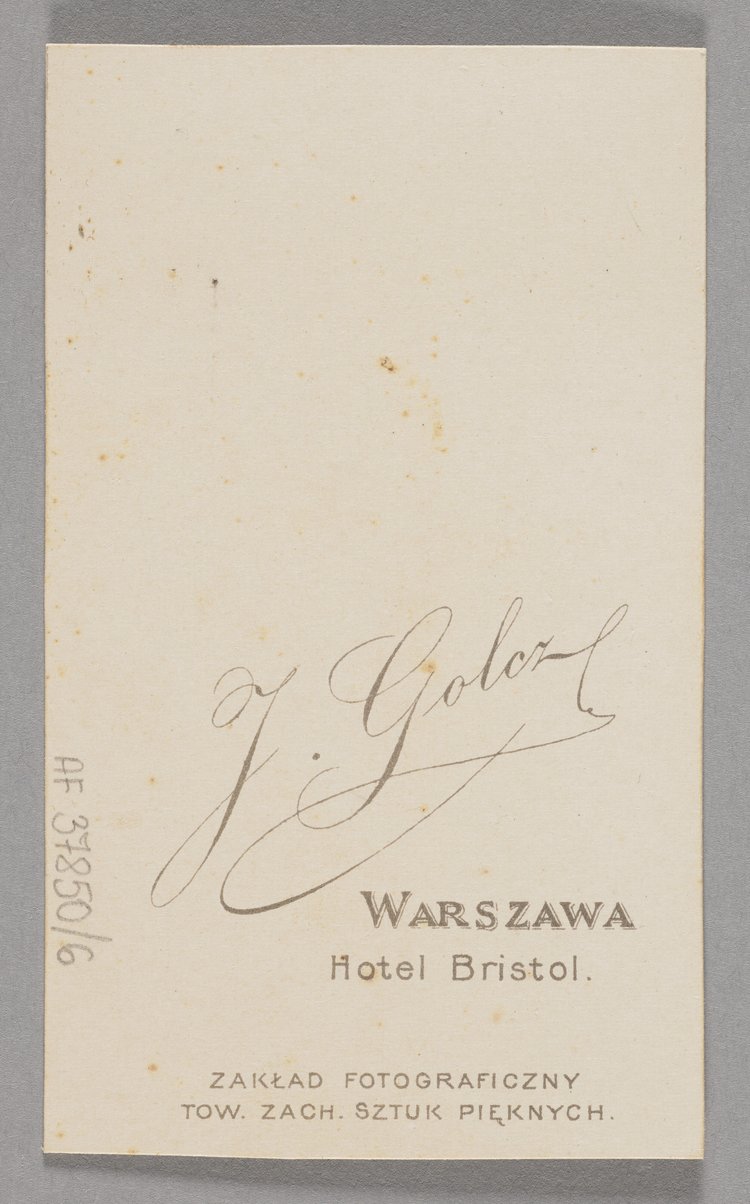 Album z fotografiami nauczycieli i uczennic pensji Antoniny Walickiej w Warszawie