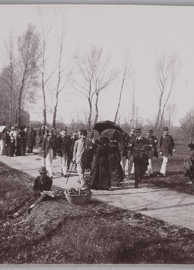 Majówka Warszawskiego Towarzystwa Wioślarskiego na Saskiej Kępie na inaugurację sezonu 1892